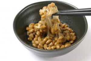納豆は血液をサラサラに流す効果がある食べ物でお血(おけつ)の改善に効果があります