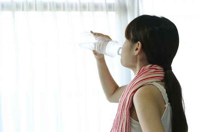 熱がこもりにくい体にするためには水分摂取にも気をつけなくてはなりません。
